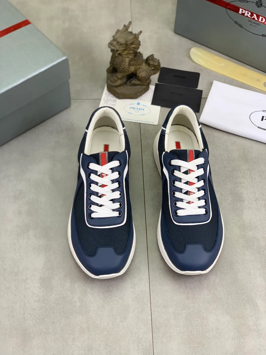 Men's men's shoes💰P600💰【New style】Top quality, classic popular models on the official website, timeless for a century,🆘 The trendy brand (Prada) mainly promotes popular models, avant-garde and versatile fashionable men's shoes, private version molding, cowhide surface splicing 1:1 oil edge processing... fashionable and simple, original imported cowhide interior cowhide feet; the atmosphere and personality are more fashionable, eye-catching and pursuing class. It will subvert old ideas and be a must-have for fashionistas who want to spend time with you! Must keep it! High-end comfort, high-end quality workmanship. Size: 38-44 4️⃣ colors available. full package